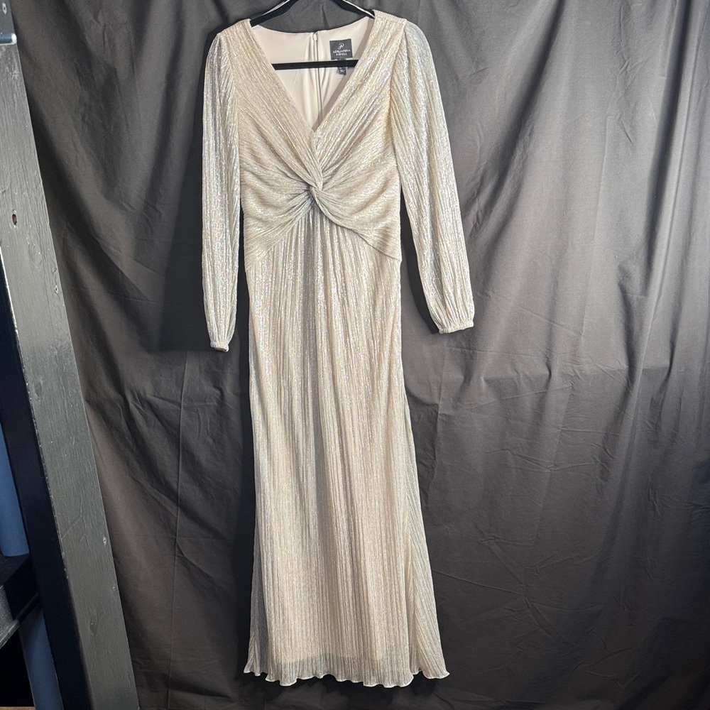 Adrianna Papell size 4 EUC long gold dress - wedding guest or mother of bride